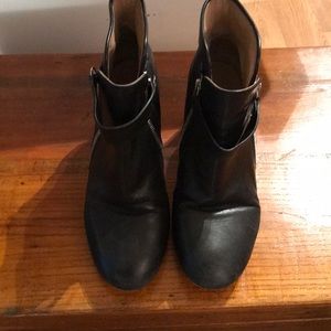 Chloe black ankle boots with workable zipper